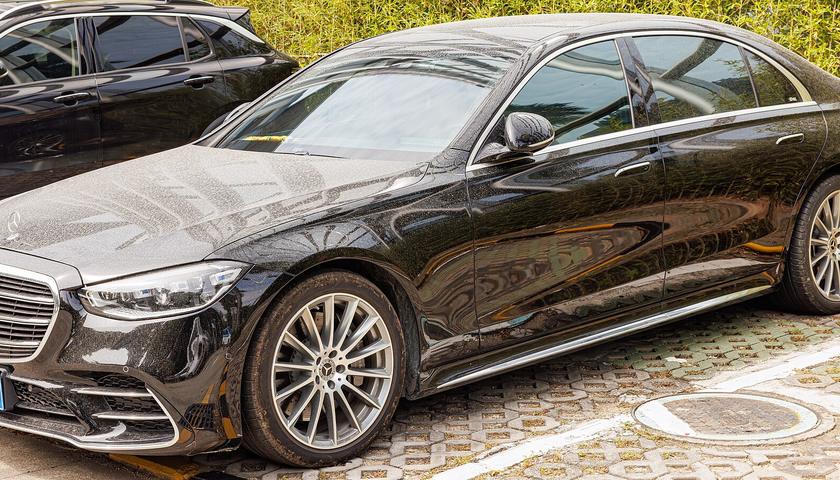 Luxury sedan — Mercedes-Benz S-Class